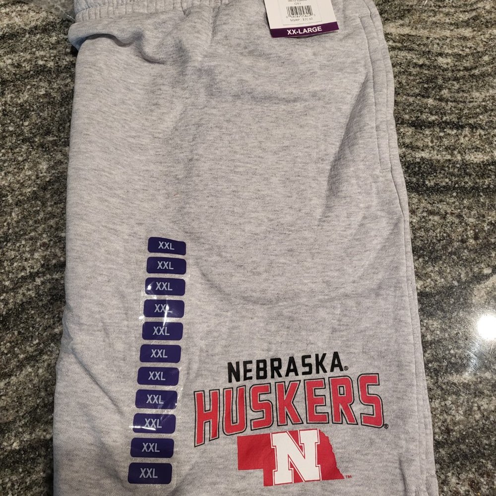 Nebraska Cornhuskers Men's XXL Shorts Liv Casual NWT